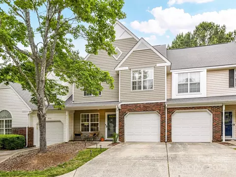 9723 Mattforest Cir, Charlotte, NC 28277
