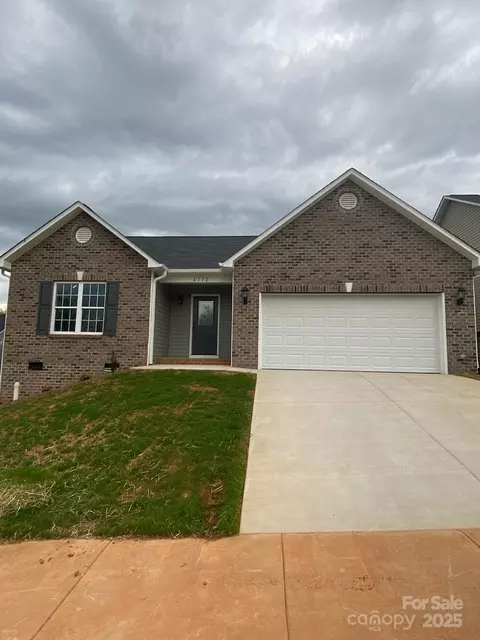 4172 Saltwood Dr, Hickory, NC 28602