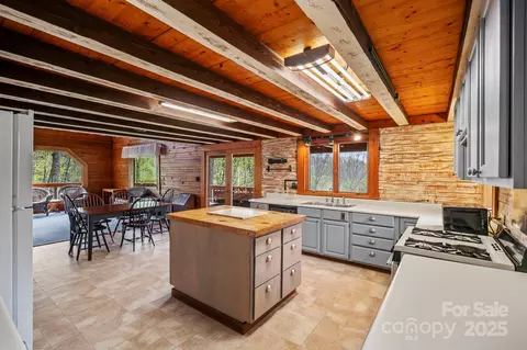 689 Osborne Rd, Clyde, NC 28721 photo 15