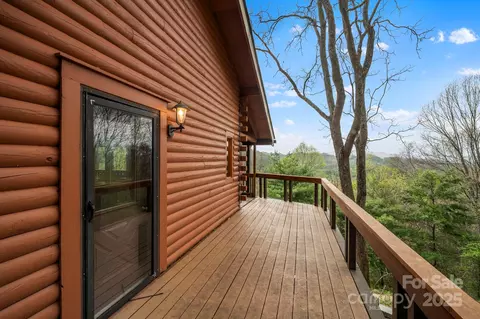 689 Osborne Rd, Clyde, NC 28721 photo 4