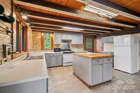 689 Osborne Rd, Clyde, NC 28721 photo 14