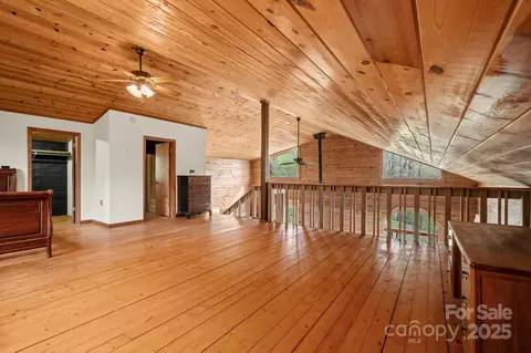 689 Osborne Rd, Clyde, NC 28721 photo 25