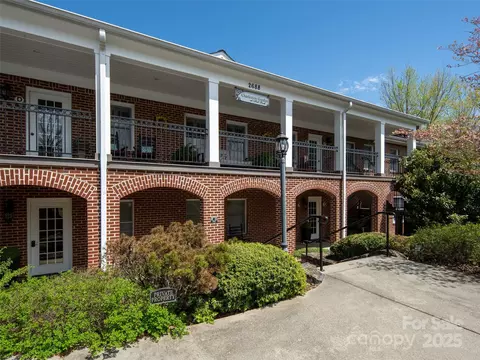 2688 Greenville E Hwy #E, Flat Rock, NC 28731