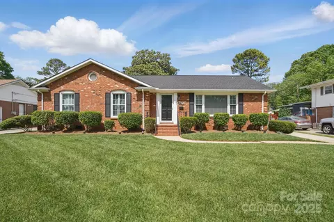 1917 Bentley Pl, Charlotte, NC 28205