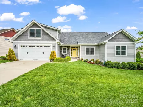 438 Blacksmith Run Dr, Hendersonville, NC 28792