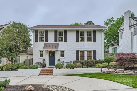 2246 Sharon Rd, Charlotte, NC 28207
