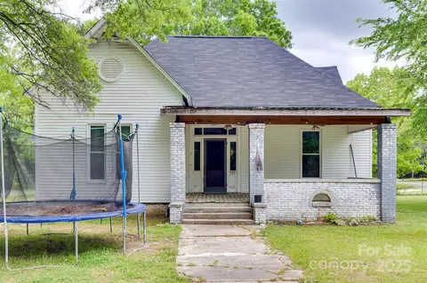 302 Charlotte St, York, SC 29745