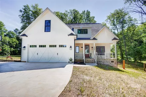 1030 Little Cowgirl Ln, Cleveland, NC 27013