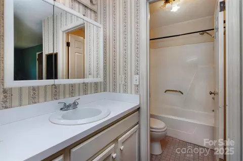 Bath - 3012 Morgan Mill Rd, Monroe, NC 28110 photo 3 of 3