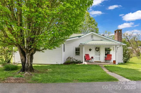 Exterior - 128 Summit Ave, Brevard, NC 28712 photo 5 of 10