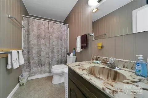 Bath - 128 Summit Ave, Brevard, NC 28712 photo 1 of 1