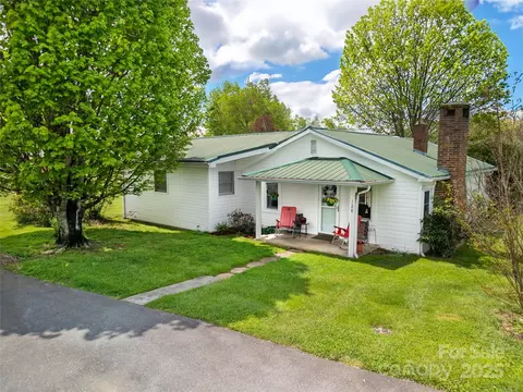Exterior - 128 Summit Ave, Brevard, NC 28712 photo 3 of 10