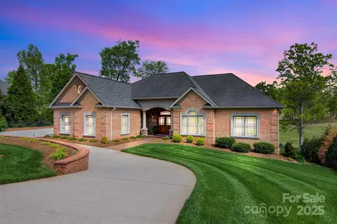 89 Wexford Pt, Hickory, NC 28601