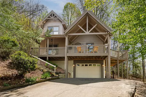 837 Peregrine Dr, Hendersonville, NC 28739