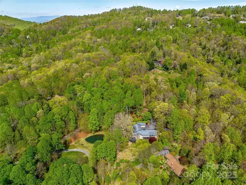 74 Solar Ln, Hendersonville, NC 28739