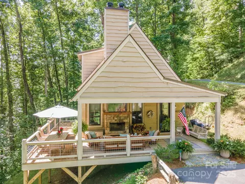 218 Pepperbush Ln, Tuckasegee, NC 28783