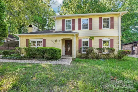 6807 Woodfield Dr, Charlotte, NC 28215