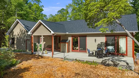 411 Alta Cir, Hendersonville, NC 28739