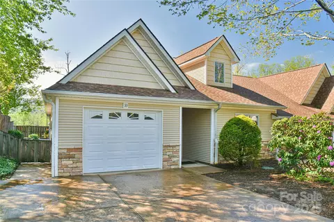 33 Honeycomb Cir, Swannanoa, NC 28778
