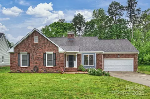 616 Trailing Rock Dr, Charlotte, NC 28214