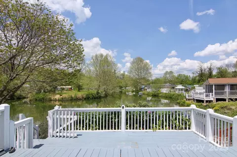 222 Pike Pt, Waynesville, NC 28785