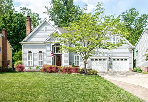 6425 High Creek Ct, Charlotte, NC 28277