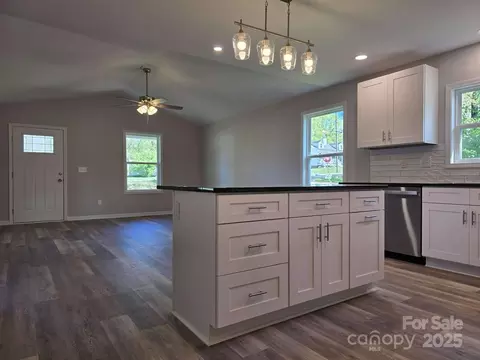 Living - 901 3rd St, Spencer, NC 28159 photo 2 of 4