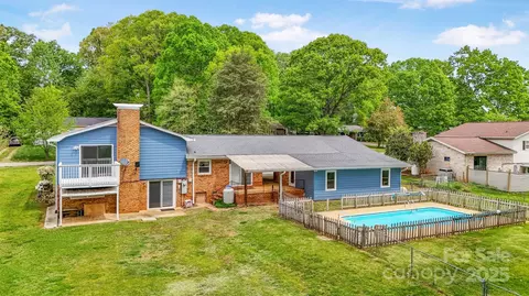 2649 Tiffany St, Conover, NC 28613 photo 2