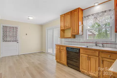 2649 Tiffany St, Conover, NC 28613 photo 8