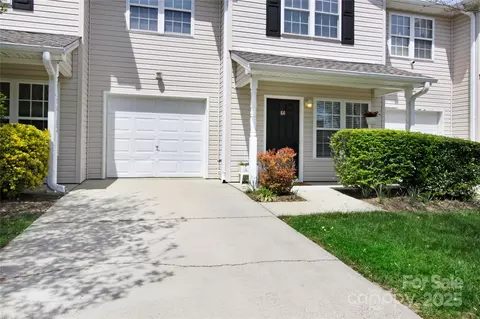 66 Yorktown Cir, Fletcher, NC 28732