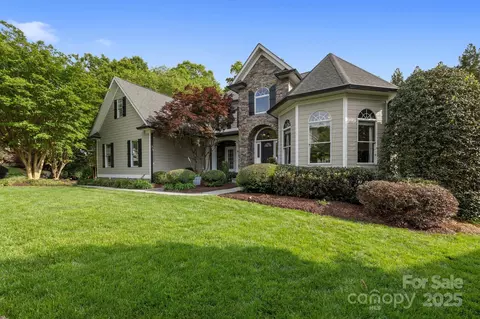 18730 Floyd Ct, Davidson, NC 28036