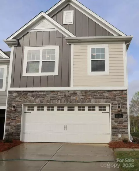 3217 Lilac Grove Dr, Charlotte, NC 28269