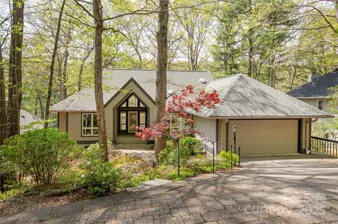 217 Fern Creek Dr, Flat Rock, NC 28731