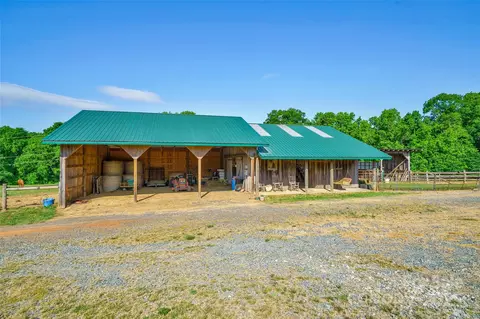 Exterior - 3400 Baucom Manor Rd, Monroe, NC 28110 photo 9 of 11