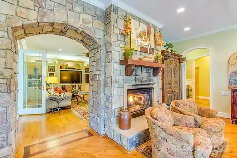 Living - 3400 Baucom Manor Rd, Monroe, NC 28110 photo 3 of 4