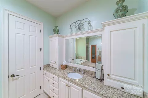 Bath - 3400 Baucom Manor Rd, Monroe, NC 28110 photo 2 of 3