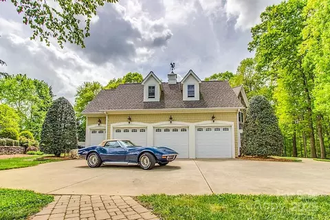 Exterior - 3400 Baucom Manor Rd, Monroe, NC 28110 photo 4 of 11