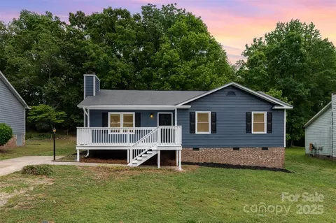 8220 Chrisbry Ln, Charlotte, NC 28215