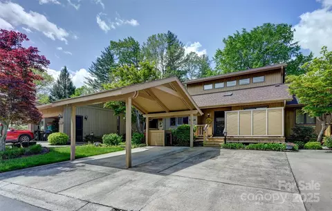 103 Red Oak Dr, Hendersonville, NC 28791