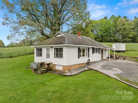 258 Roper Rd, Flat Rock, NC 28731