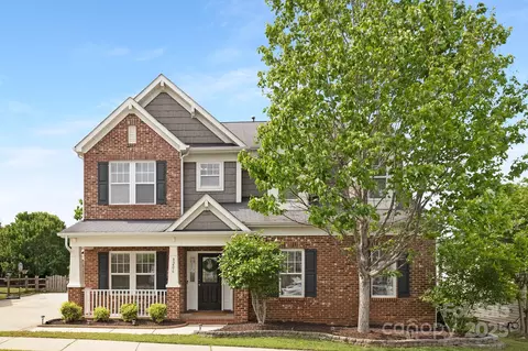 8206 Stourhead Gardens Ln, Waxhaw, NC 28173