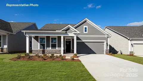 2047 Skyhawk Dr, Lake Wylie, SC 29745