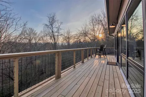 32 Sams Rd, Marshall, NC 28753