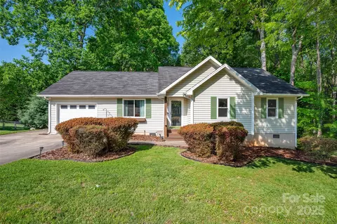 177 Candlestick Dr, Statesville, NC 28625
