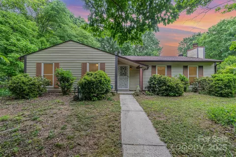 6443 Round Hill Rd, Charlotte, NC 28211