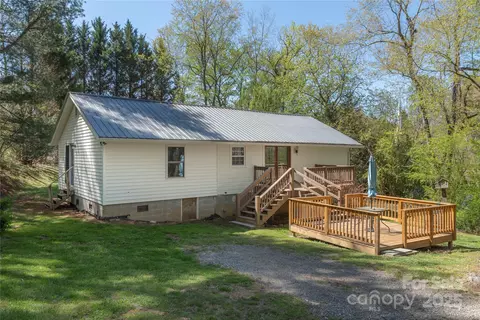 43 Laurel Pines Church Rd, Fairview, NC 28730