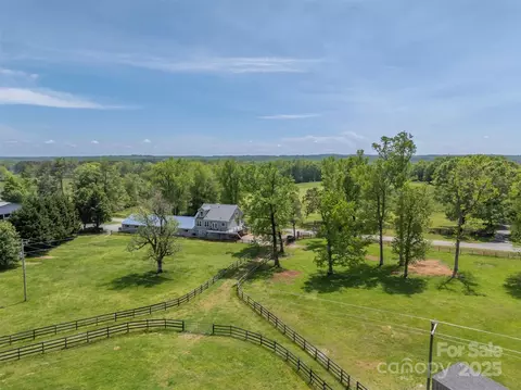855 Phillips Rd, Columbus, NC 28722