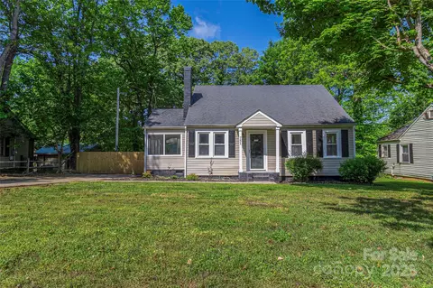 751 N Miller Ave, Statesville, NC 28677