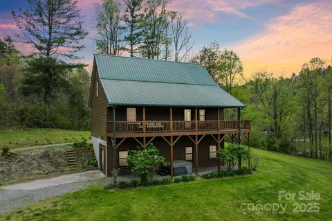 311 Banks Creek Rd, Burnsville, NC 28714