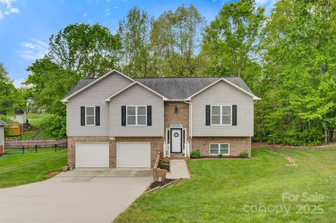 2835 24th Street Ne Dr NE, Hickory, NC 28601